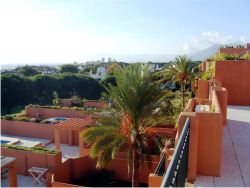 �������� � ������ �� ��������, ��������� ����� ���� ���� (Puerto de Cabopino, Costa del Sol). ������� ������� �������.