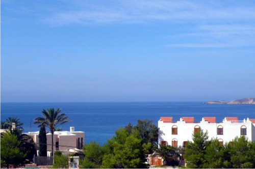 Недвижимость в Испании. Ценные находки в эпоху кризиса. Террасы Кала Тарида, вид на море с террасы.